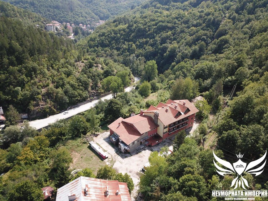 Продава се Хотел в с. Нареченски бани, Област Пловдив - 4600 кв.м за 159 €/кв.м - Снимка #2