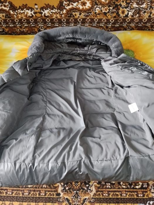 Продам зимний пуховик.