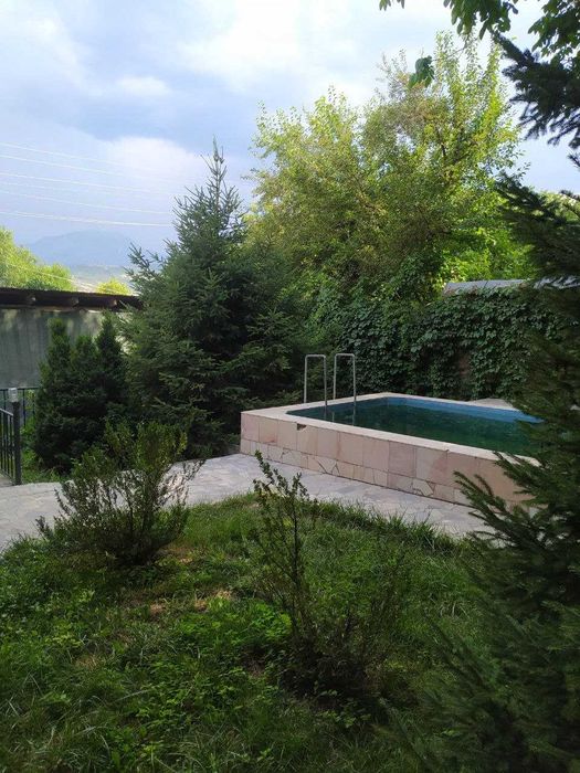 Продается дача. Центр поселка Чарвак, от кафе Бочка 1,5 км