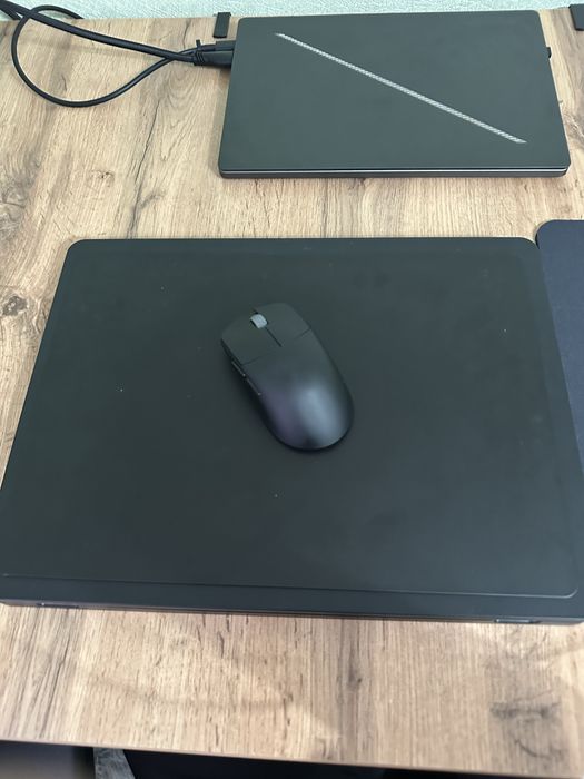 Продам алюминиевый коврик Razer Manticor + Кейс