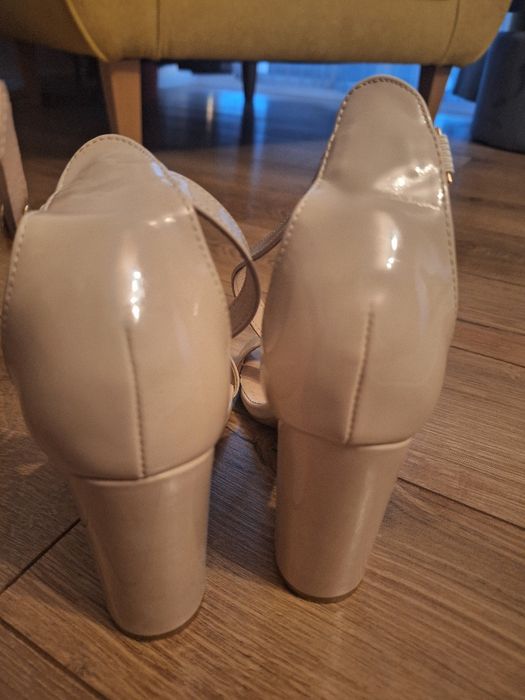 Sandale lac crem, mărime 39