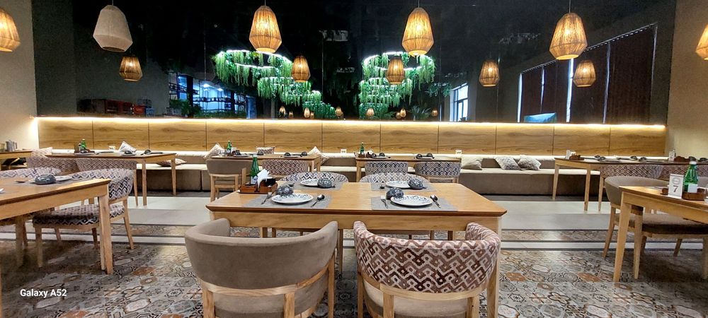 Eshik, pluntis, ofshivka, zinalarga perila o‘rnatamiz. Yog‘och ishlari