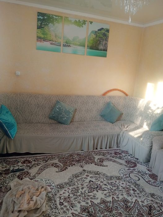 Продам угловой диван+3кресла