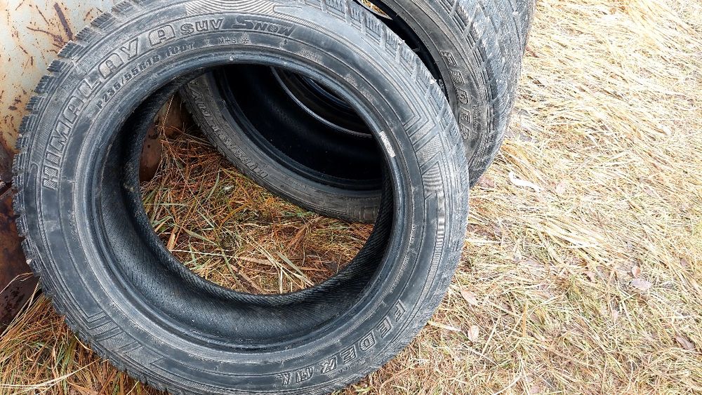 Продам шины зимние235/45/18