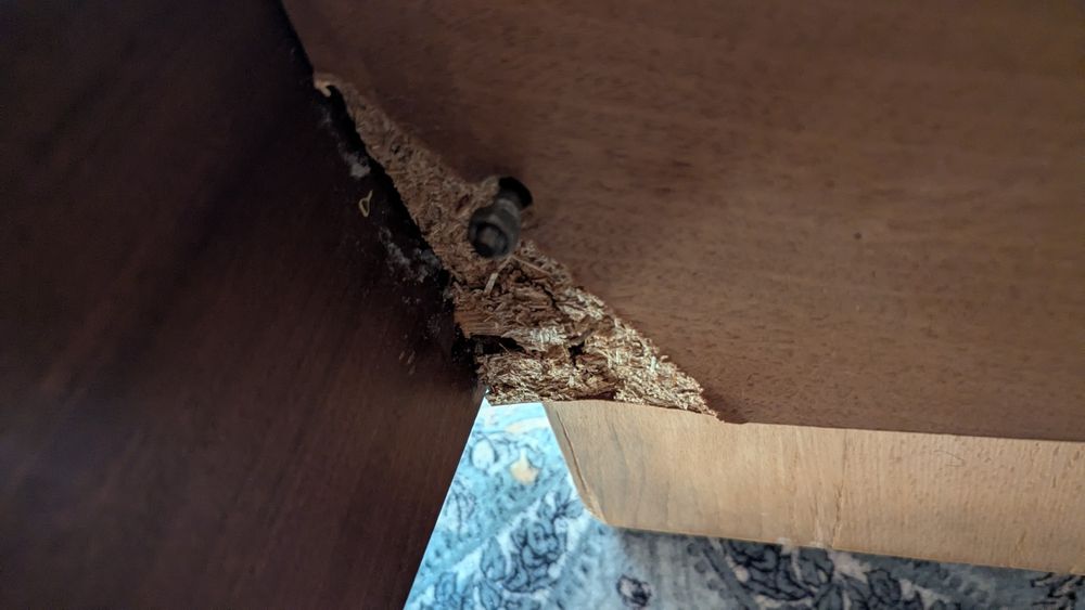 Журнальный столик на колесах