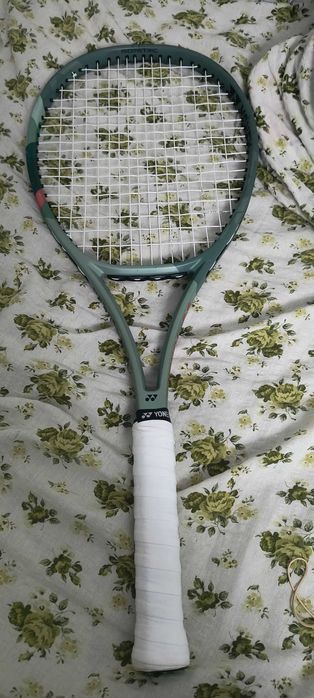 Vând rachete de tenis marca yonex 280 g, aproape noi