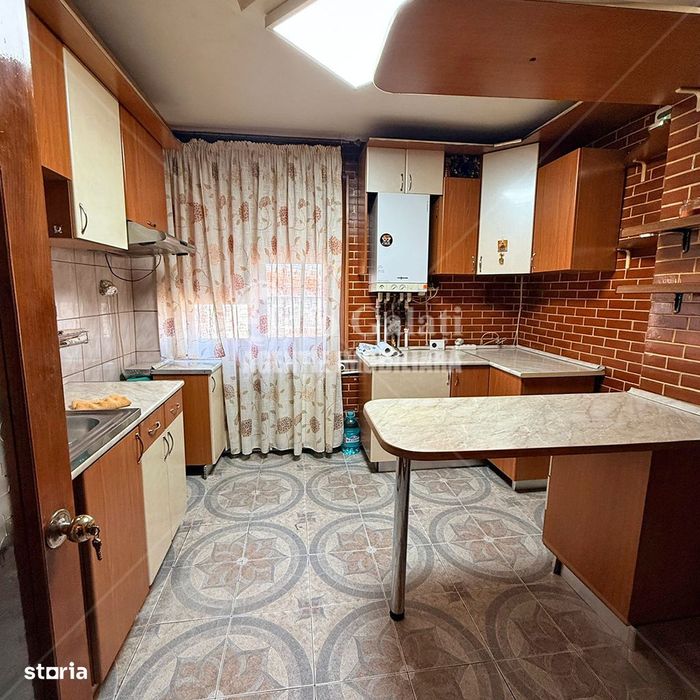 | Apartament cu 4 camere | CENTRU, Fata pe Valuri | 77.000 Euro |