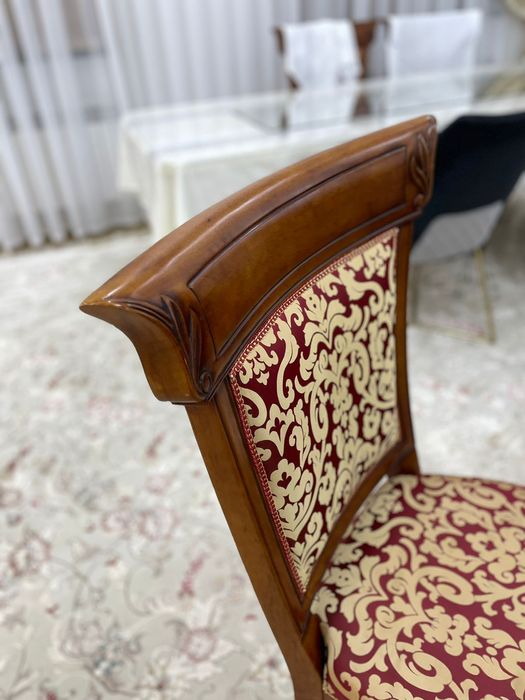 Стол и стул  мебели