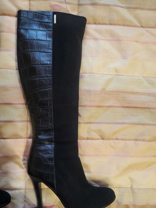 Модные демисезонные сапоги на шпильке