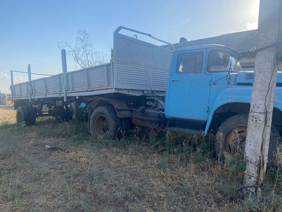 ЗИЛ 131Б седельны тягач сбортовым полуприцепом ОдАЗ-885.Бензин