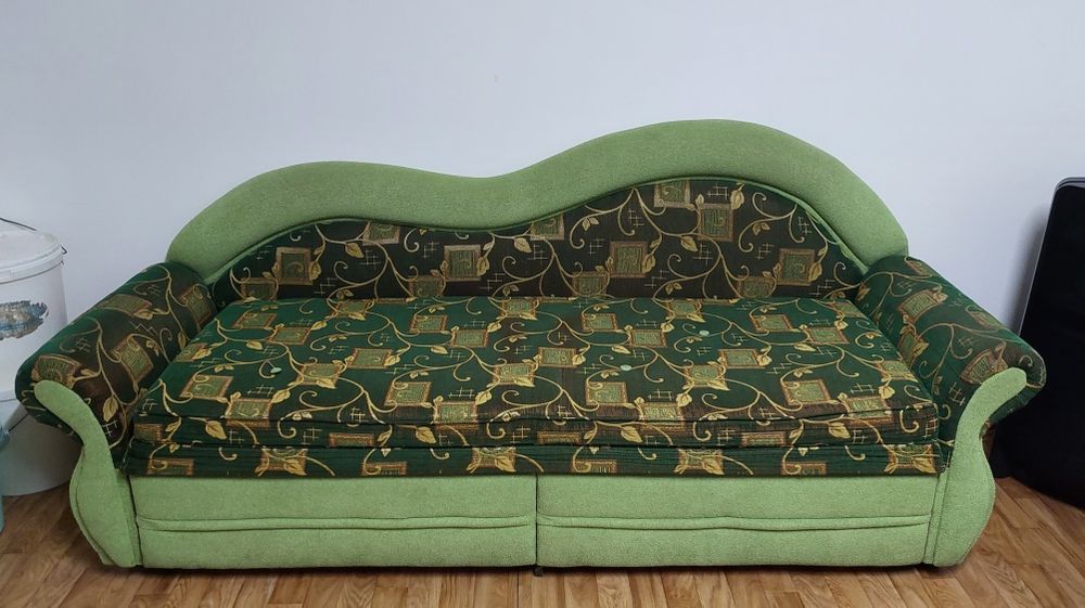 Срочно продам диван