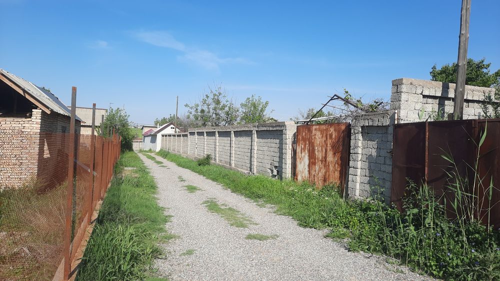 5 sotixdan 2 dacha sotiladi qibray tumanida