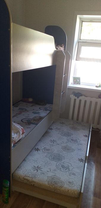 Продам кровать в три яруса