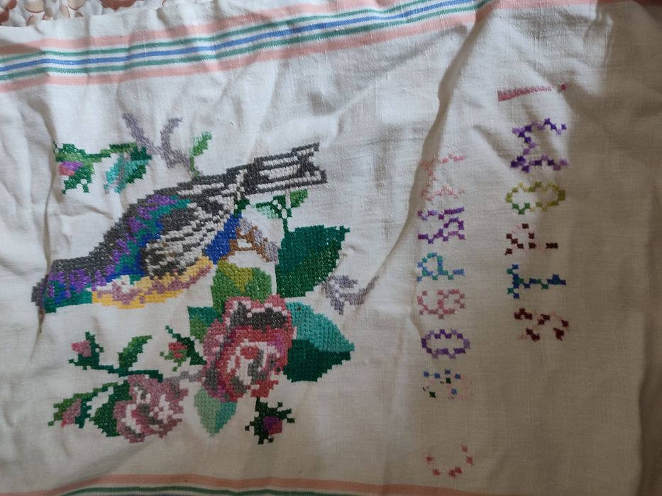 Картины вышетые нитью