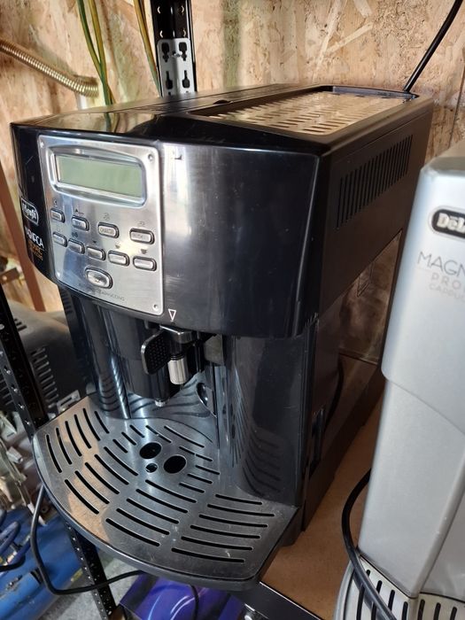 Aparat cafea automat Delonghi