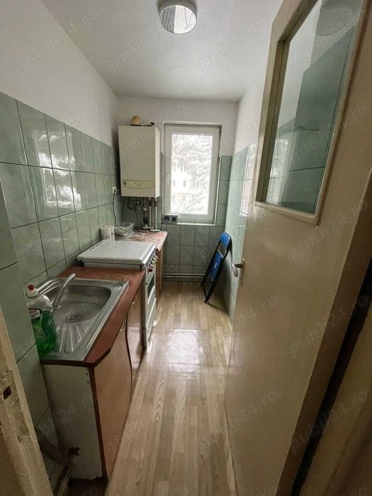 Vand apartament  3 camere  semidecomdat