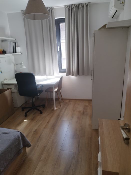 Тристаен в центъра под наем