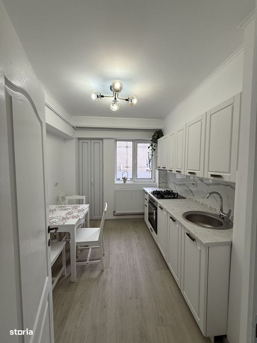 Apartament 3 camere de închiriat Pitești centru