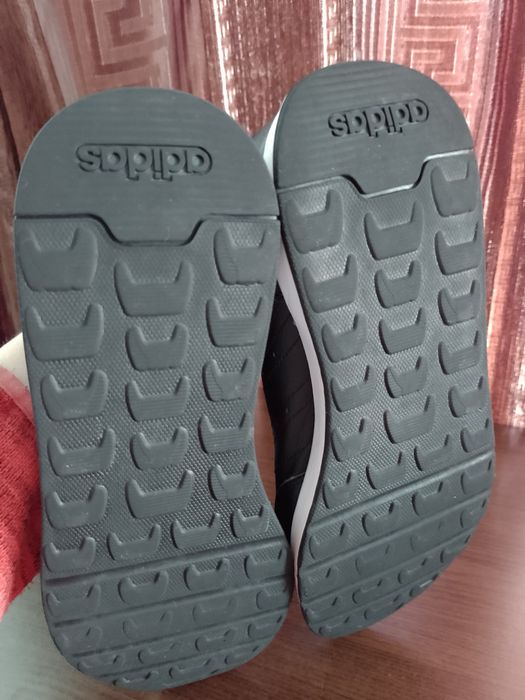 Vând adidași Adidas