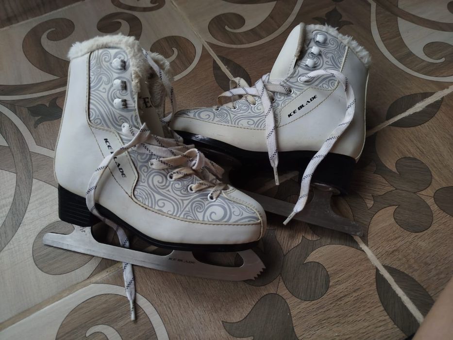 Продам коньки детские