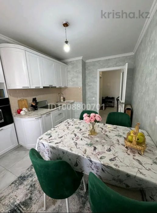 Стол стулья штор