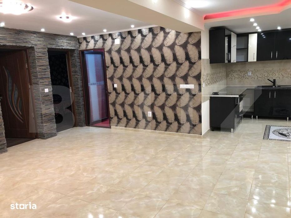 Doua case, spatiu comercial, casa tip pensiune Goicea Dolj