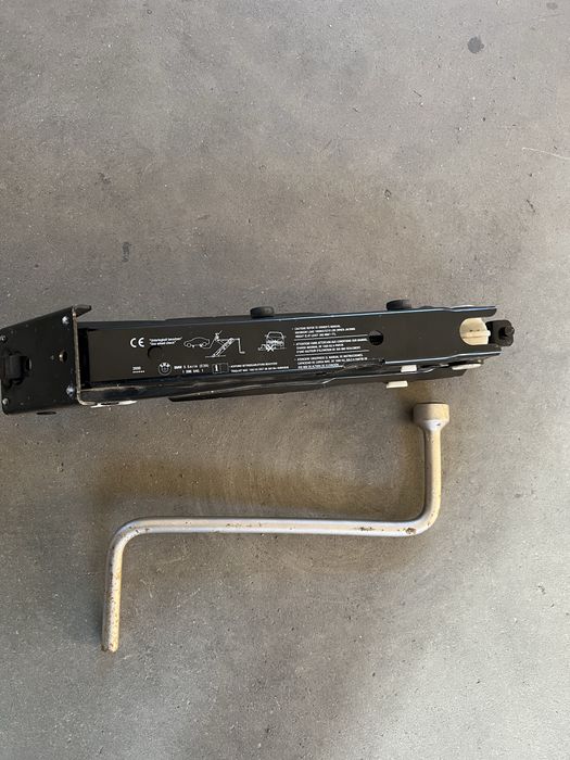 Cric + cheie Bmw E39 E46 E60 E81 E87 E90