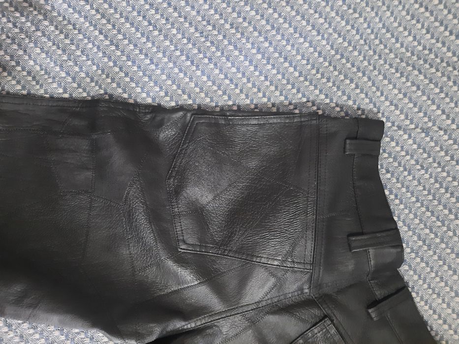 Брюки кожаные, мотоцикл.