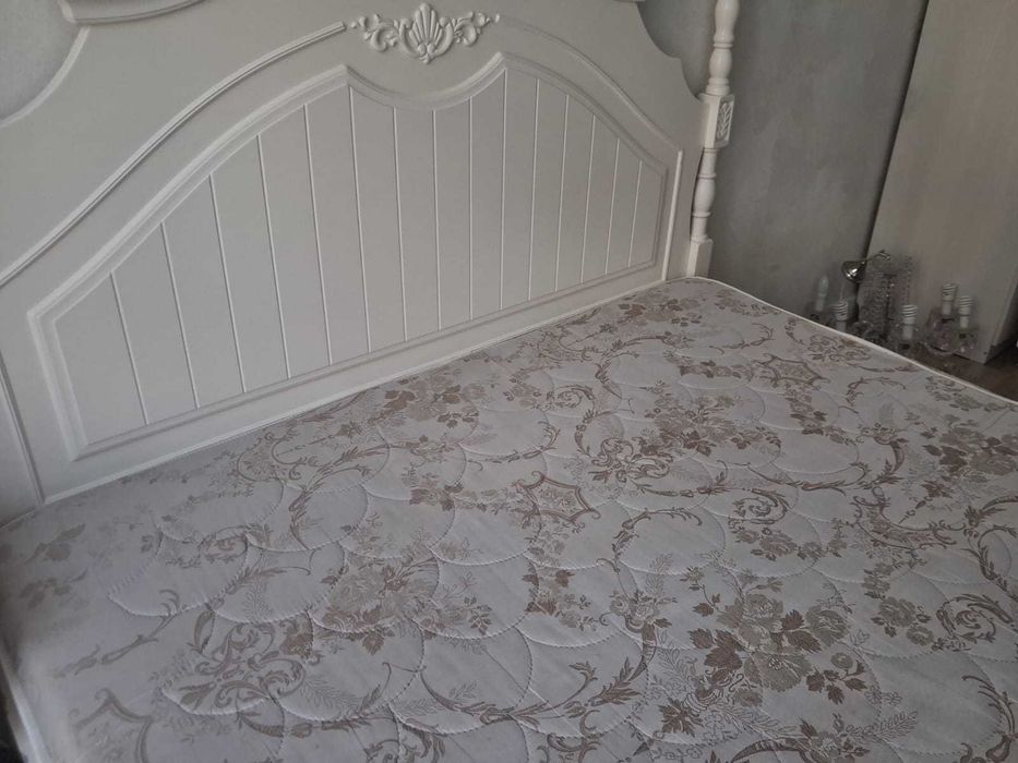 Продам двуспальную кровать