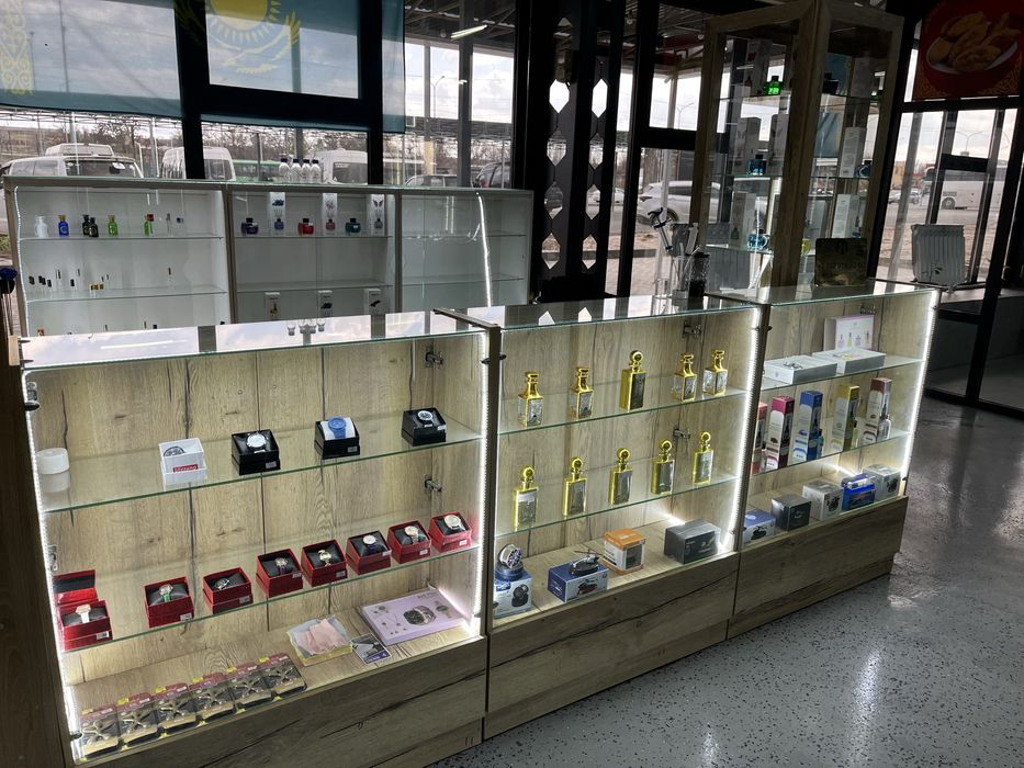 Витрина мебел для парфюм и аксессуарами