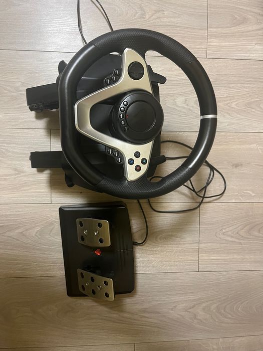 Vând Volan pentru PS4