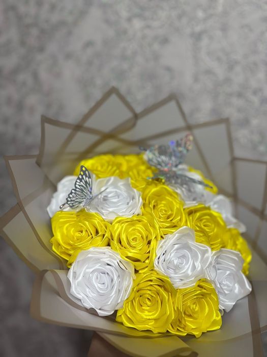 Розы из атласной ленты