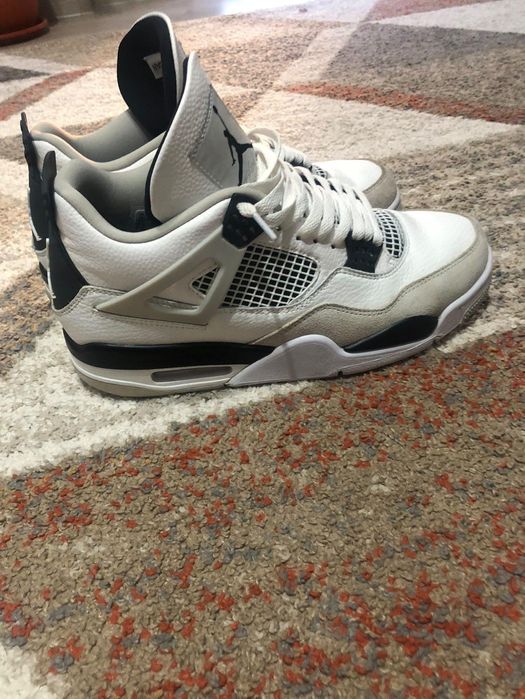 Jordan 4 Military Black Schimb/Vand