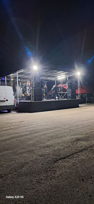 Scena mobila 8m pe 6m înălțime 4,5m