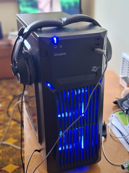 Комьотар,Слушалки,Клавиатура,Камера,Монитор,
Продавам запазен гей