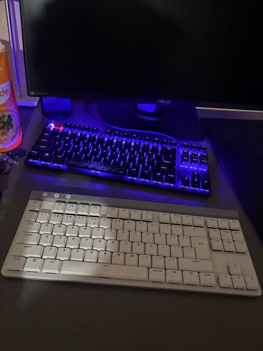 Продаю клавиатуру Logitech G515 LIGHTSPEED TKL белый
