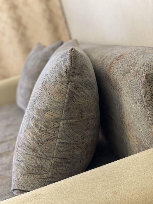 Срочно продам отличный диван. Качество.