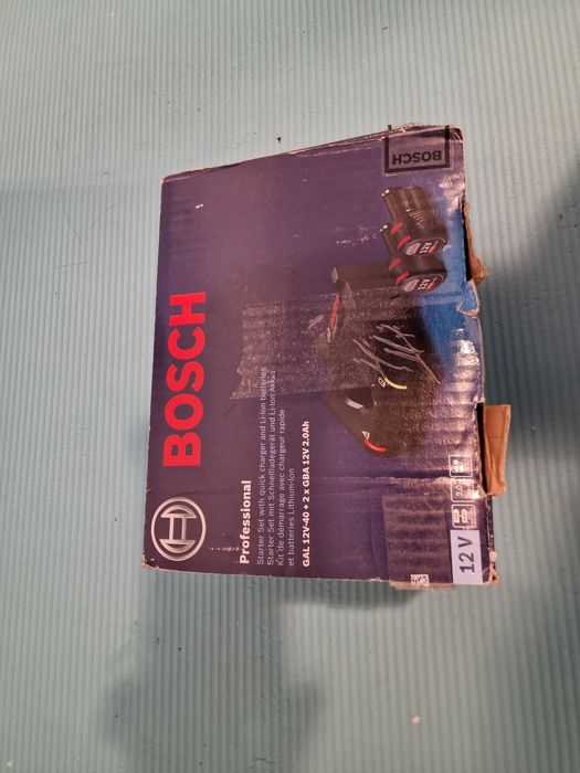 Baterii Bosch 12v si Incarcator