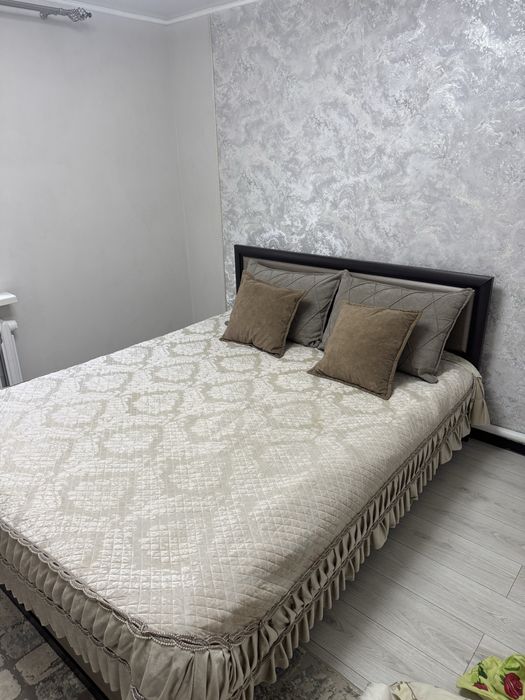 Продам кровать с матрасом 140*200 без подьемного механизма