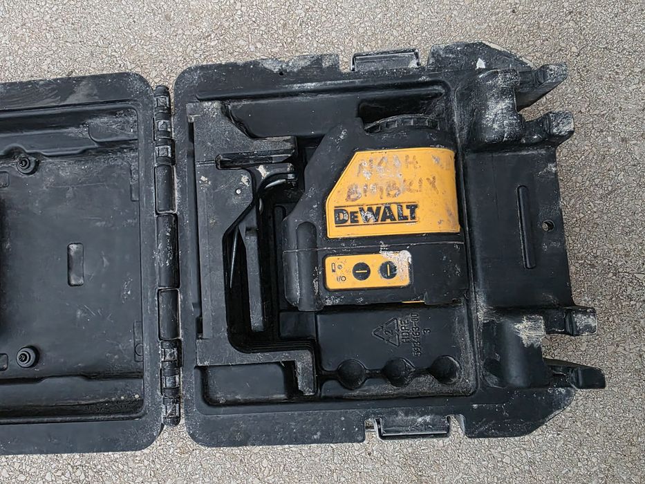 DeWalt DW008 laser cu lumina rosie