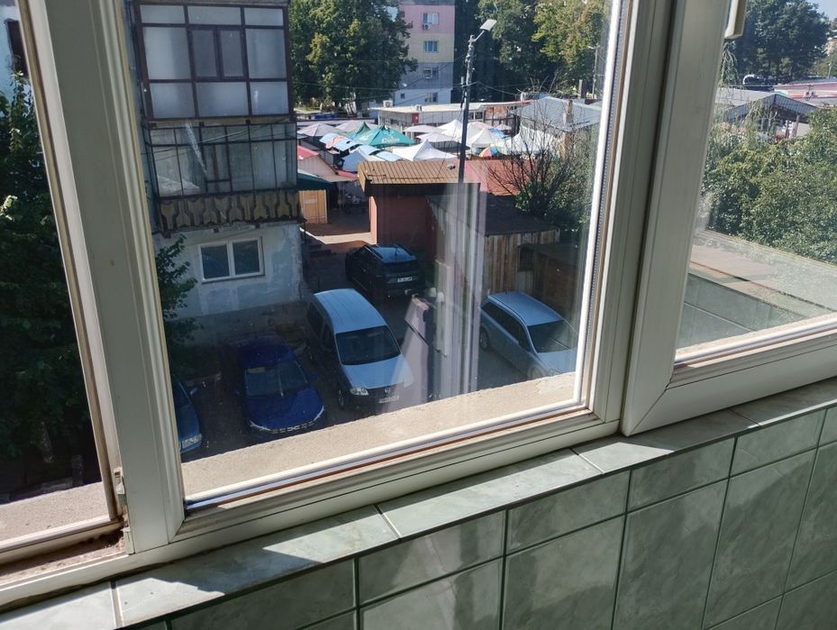 Apartament decomandat etaj2 2 camere