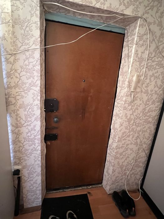 Продам железную дверь Б/У