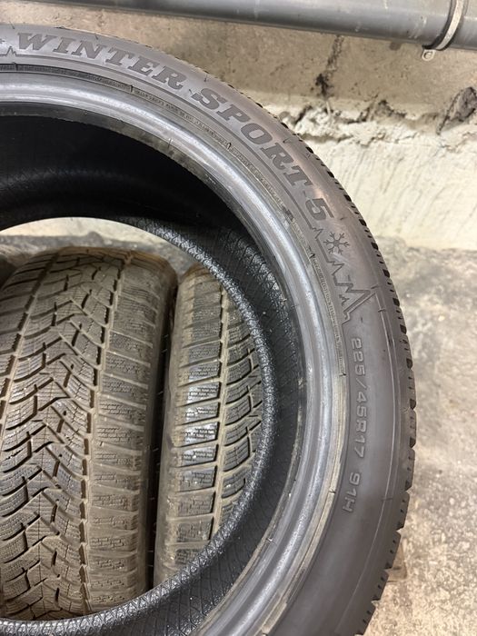 225/45/17 Dunlop 4броя зимни гуми (DOT23)