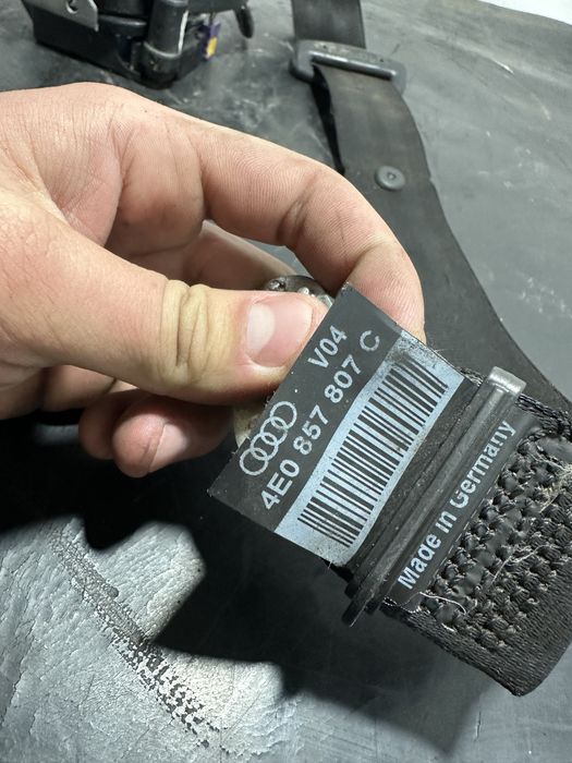 Centura siguranta mijloc spate Audi A8 D3 4E0857807C