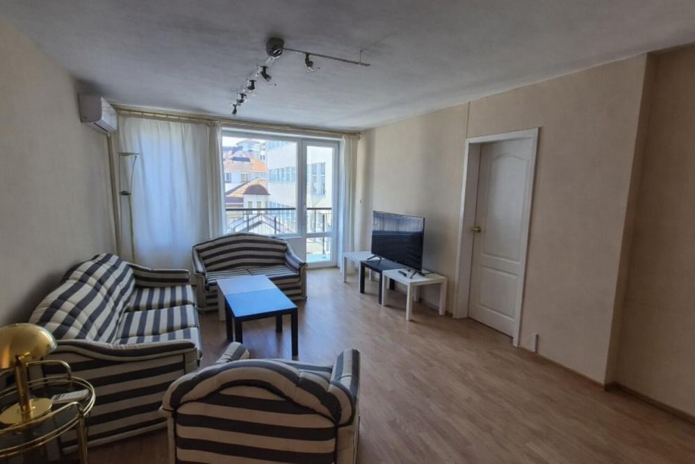 Дава се под наем Тристаен апартамент в София, Център - 111 кв.м за 1346.4 € - Снимка #1