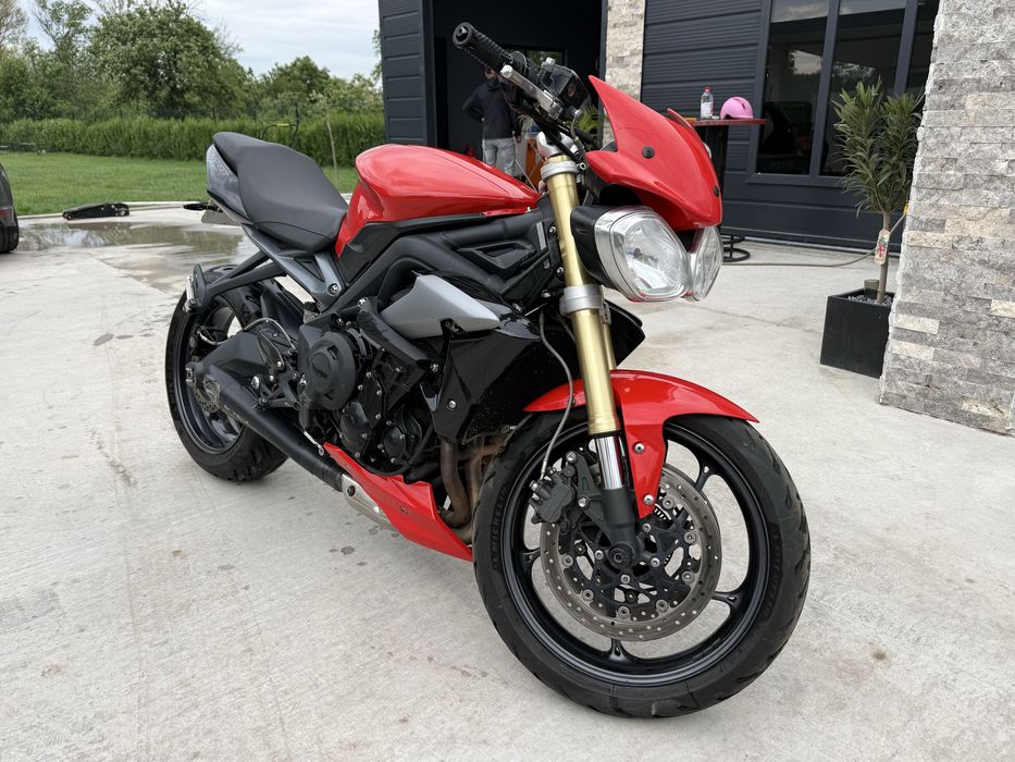 Triumph Triple street 676