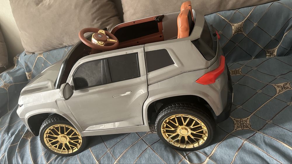 Детская машина в отличном состояние