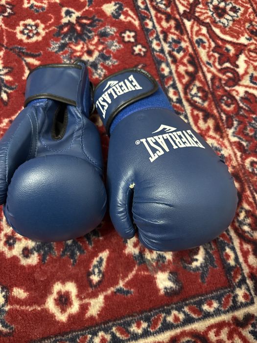 Боксерский перчатка