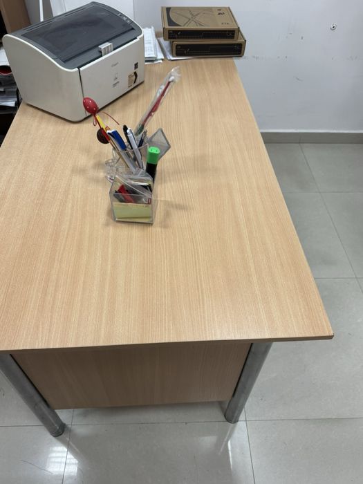 Бюро и ергономичен офис стол