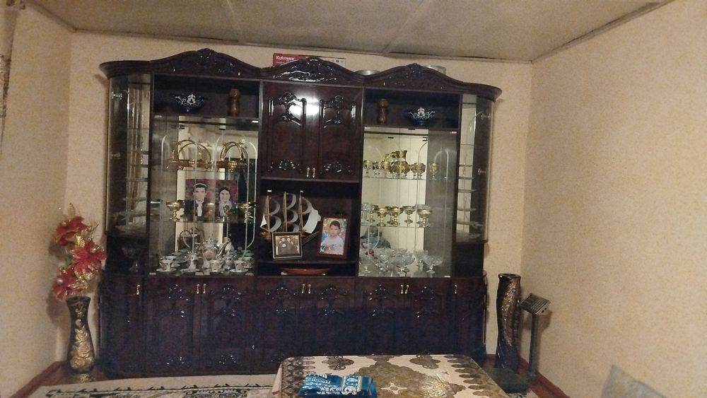 Spalini garnitur stenka sotiladi